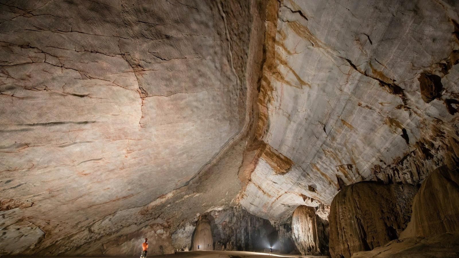 Paradise Cave Day Trip Adventure in Phong Nha, Quang Binh, Vietnam